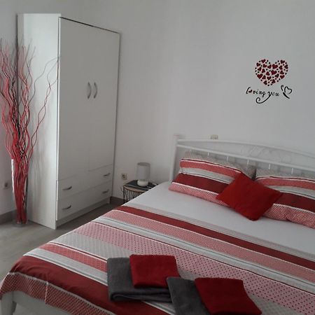 Private Accommodation Carevic Дубровник Номер фото